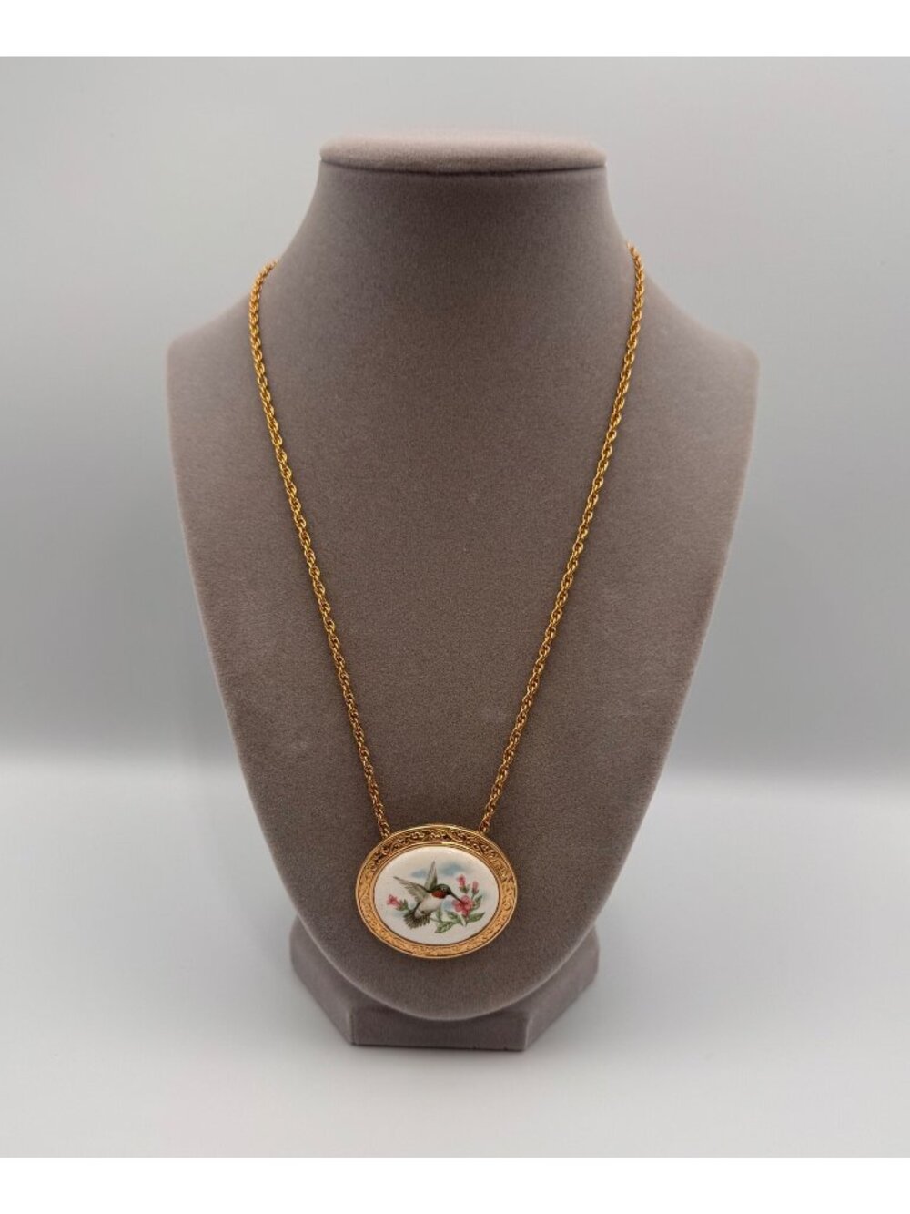 Vintage Avon Summer Song Hummingbird Pendant Brooch Necklace Gold Tone 19”